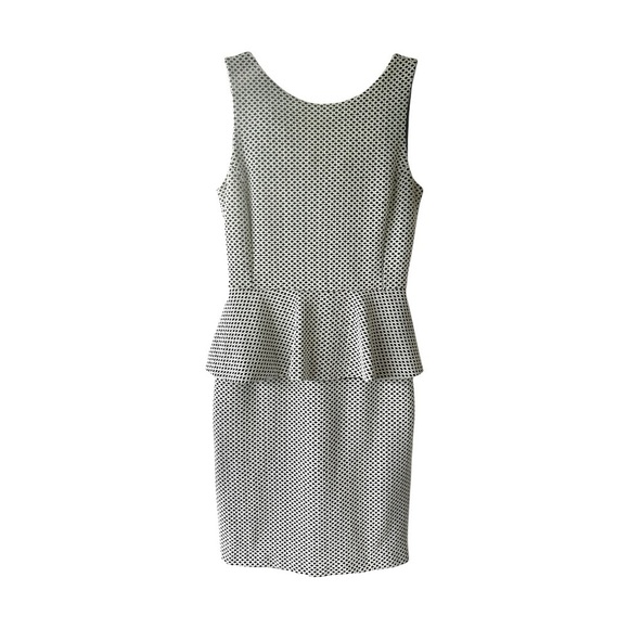 BANANA REPUBLIC, WOMENS, SLEEVELESS, PEPLUM DRESS. BLACK & WHITE PRINT. SIZE 4 - Picture 4 of 10